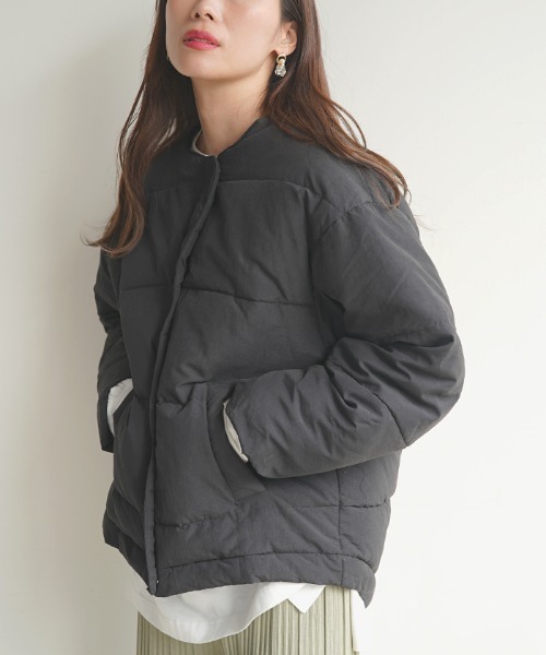 Futier land（フューティアランド）の「ノーカラーフェイクダウン（ダウンジャケット/コート・レディース・アイボリー/ブラック/ライトグレー・MEDIUM）」の4枚目の写真