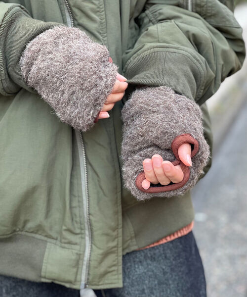 COLD BREAKER（コールドブレーカー）の「【COLDBREAKER/コールドブレーカー】THUMBY 別注ボアハンドウォーマー（手袋・メンズ・チャコールグレー/ダークブラウン/ベージュ・FREE）」の6枚目の写真