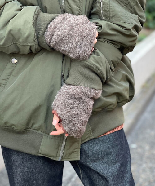 COLD BREAKER（コールドブレーカー）の「【COLDBREAKER/コールドブレーカー】THUMBY 別注ボアハンドウォーマー（手袋・メンズ・チャコールグレー/ダークブラウン/ベージュ・FREE）」の8枚目の写真