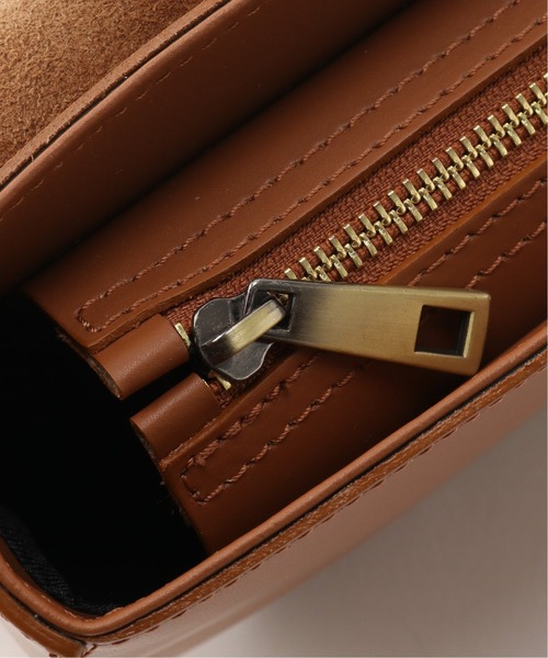 AULENTTI（オウレンティ）の「【AULENTTI/オウレンティ】ショルダーバッグ（ショルダーバッグ・レディース・カーキ/キャメル・FREE）」の13枚目の写真