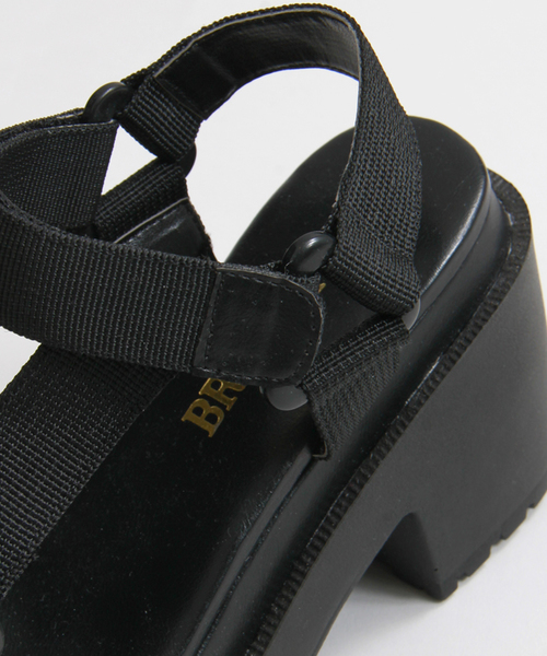 WEGO(ウィゴー)の「WEGO/ヒールスポーツサンダル(サンダル・レディース・ホワイト/ブラック・LARGE/MEDIUM)」の6枚目の写真