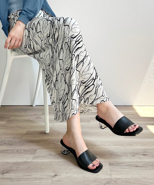 MAMIAN（マミアン）の「ワイドバンド クリアヒールミュール (5.5cmヒール)（サンダル・レディース・ベージュ/ブラック/グレイッシュベージュ/ライトオリーブ・L/LL/M/S）」の9枚目の写真