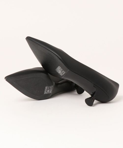 CHARLES & KEITH(チャールズ & キース)の「スプールヒール パンプス / Spool Heel Pumps(パンプス・レディース・オフホワイト/ブラック/マルーン/イエロー・25.5cm/23.5cm/24.5cm/22.5cm/25cm/23cm)」の6枚目の写真