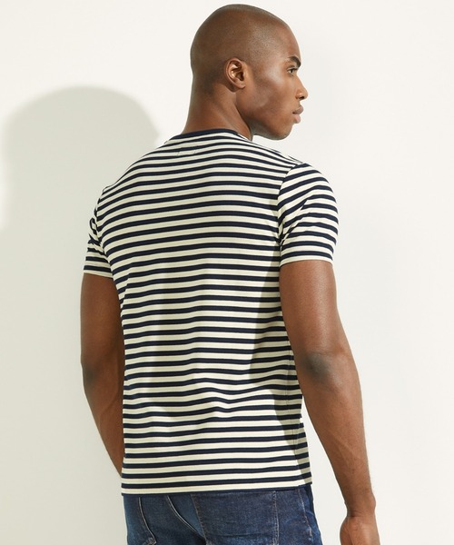 Guess（ゲス）の「Finn Pique Striped Tee Tシャツ（Tシャツ/カットソー・メンズ・ネイビー・SMALL/MEDIUM/LARGE/X-LARGE）」の3枚目の写真