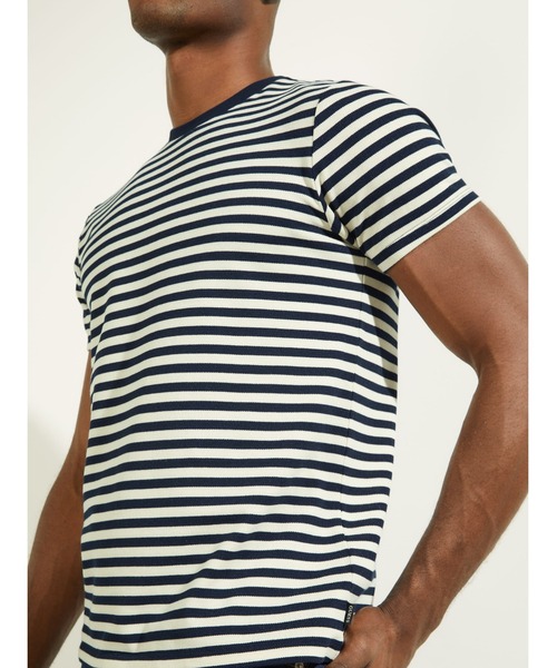 Guess（ゲス）の「Finn Pique Striped Tee Tシャツ（Tシャツ/カットソー・メンズ・ネイビー・SMALL/MEDIUM/LARGE/X-LARGE）」の6枚目の写真