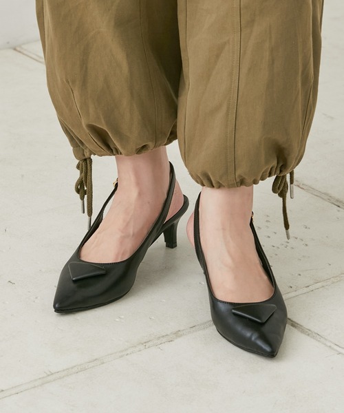 Chico（チコ）の「モチーフ付きポインテッドパンプス（サンダル・レディース・アイボリー/ブラック/ベージュ・SMALL/MEDIUM/LARGE）」の14枚目の写真
