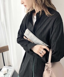 春気分はシャツから取り入れて。ストライプ柄バンドカラーシャツ