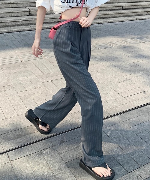 by muni:r(バイ ムニール)の「ストライプワイドピンタックスラックス(スラックス・レディース・ダークグレー・SMALL/MEDIUM)」の6枚目の写真