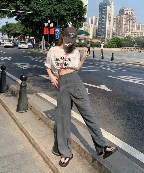 by muni:r(バイ ムニール)の「ストライプワイドピンタックスラックス(スラックス・レディース・ダークグレー・SMALL/MEDIUM)」の8枚目の写真