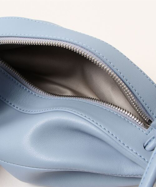 HELIOPOLE（エリオポール）の「KABINETT: RUGBY BAG（ショルダーバッグ・レディース・スカイブルー/ブラック/アイボリー・FREE）」の8枚目の写真
