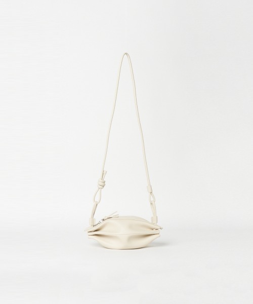 HELIOPOLE（エリオポール）の「KABINETT: RUGBY BAG（ショルダーバッグ・レディース・スカイブルー/ブラック/アイボリー・FREE）」の13枚目の写真