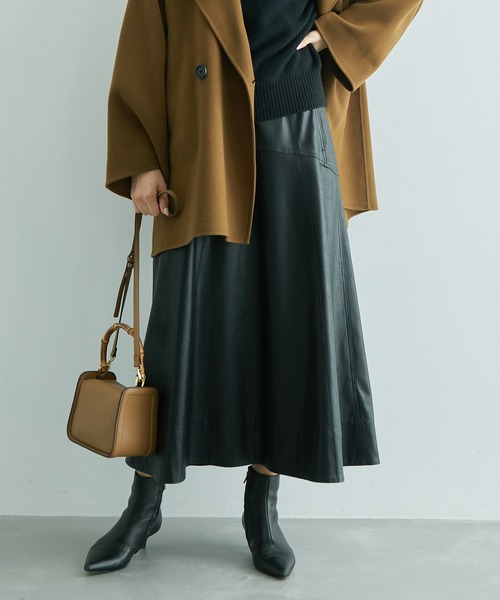 ROPE'（ロペ）の「フェイクレザーフレアスカート（スカート・レディース・ブラック/カーキ・36/38）」の2枚目の写真