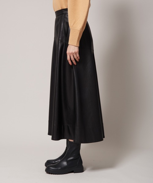 ROPE'（ロペ）の「フェイクレザーフレアスカート（スカート・レディース・ブラック/カーキ・36/38）」の11枚目の写真