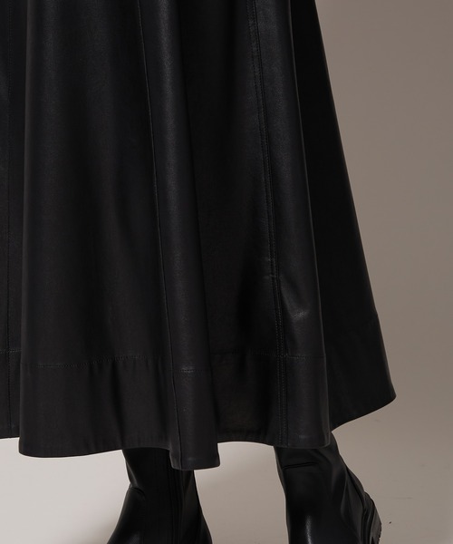 ROPE'（ロペ）の「フェイクレザーフレアスカート（スカート・レディース・ブラック/カーキ・36/38）」の14枚目の写真