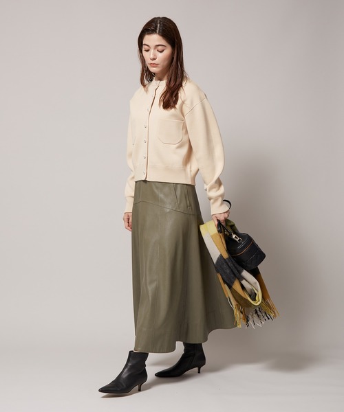 ROPE'（ロペ）の「フェイクレザーフレアスカート（スカート・レディース・ブラック/カーキ・36/38）」の12枚目の写真