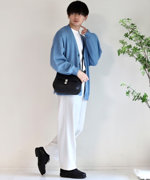 anown（アノン）の「ボリュームスリーブニットカーデ【ファッションインフルエンサーやーこん×anown限定コラボ】（カーディガン/ボレロ・メンズ・グレイッシュブルー/ブラック系・M/L）」の22枚目の写真