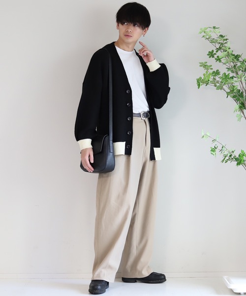 anown（アノン）の「ボリュームスリーブニットカーデ【ファッションインフルエンサーやーこん×anown限定コラボ】（カーディガン/ボレロ・メンズ・グレイッシュブルー/ブラック系・M/L）」の4枚目の写真