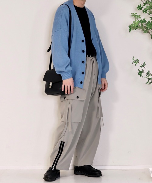 anown（アノン）の「ボリュームスリーブニットカーデ【ファッションインフルエンサーやーこん×anown限定コラボ】（カーディガン/ボレロ・メンズ・グレイッシュブルー/ブラック系・M/L）」の21枚目の写真