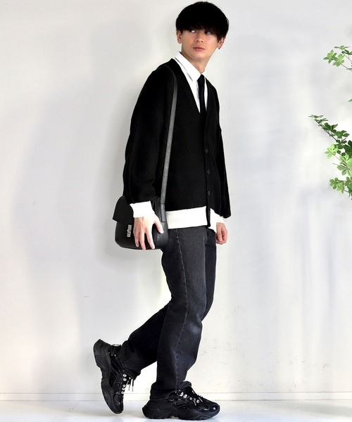 anown（アノン）の「ボリュームスリーブニットカーデ【ファッションインフルエンサーやーこん×anown限定コラボ】（カーディガン/ボレロ・メンズ・グレイッシュブルー/ブラック系・M/L）」の3枚目の写真