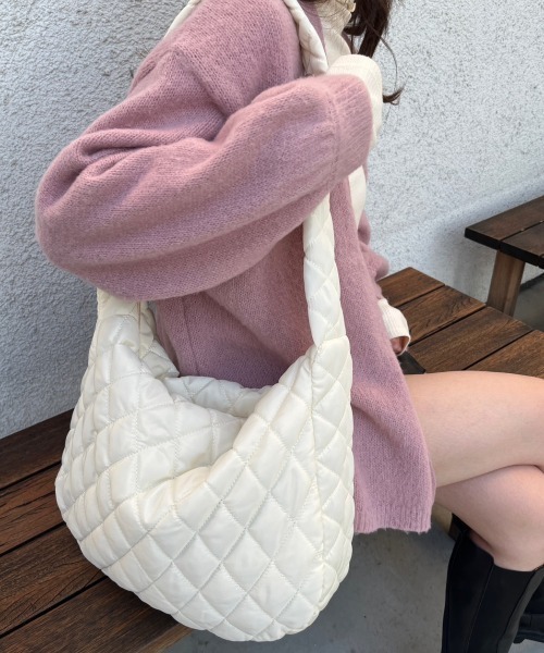 nemne store(ネンネストア)の「キルティングショルダーバッグ(ショルダーバッグ・レディース・アイボリー/ブラック・フリー)」の2枚目の写真