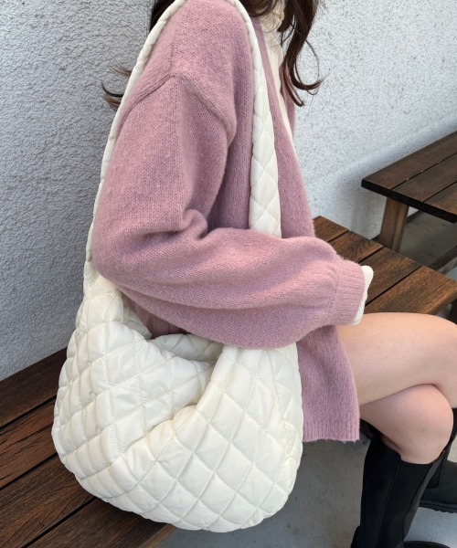 nemne store(ネンネストア)の「キルティングショルダーバッグ(ショルダーバッグ・レディース・アイボリー/ブラック・フリー)」の11枚目の写真