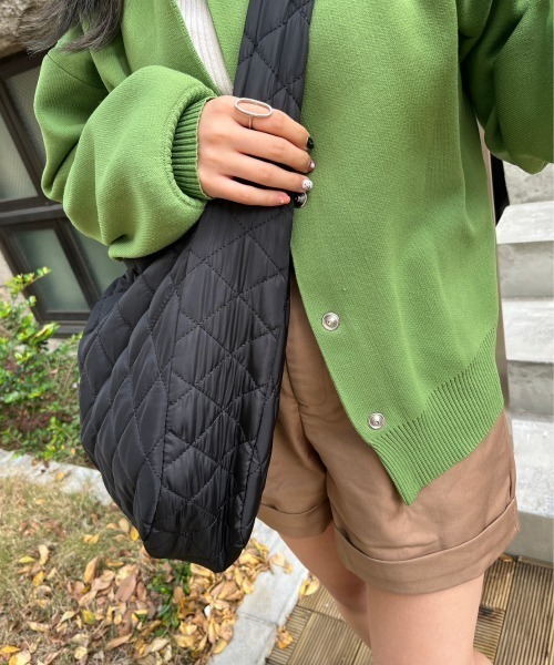 nemne store(ネンネストア)の「キルティングショルダーバッグ(ショルダーバッグ・レディース・アイボリー/ブラック・フリー)」の8枚目の写真