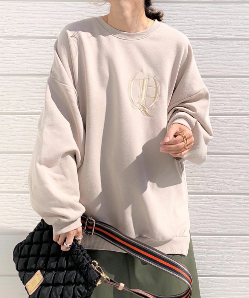 Q（キュー）の「Q刺繍トレーナー（スウェット・レディース・グリーン/ベージュ/ブラック・MEDIUM）」の3枚目の写真