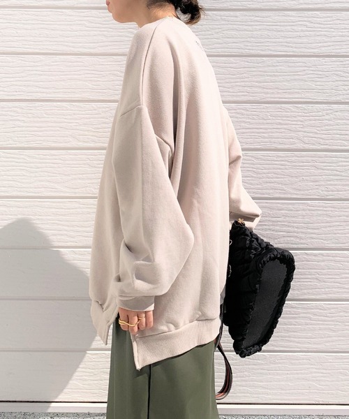 Q（キュー）の「Q刺繍トレーナー（スウェット・レディース・グリーン/ベージュ/ブラック・MEDIUM）」の10枚目の写真