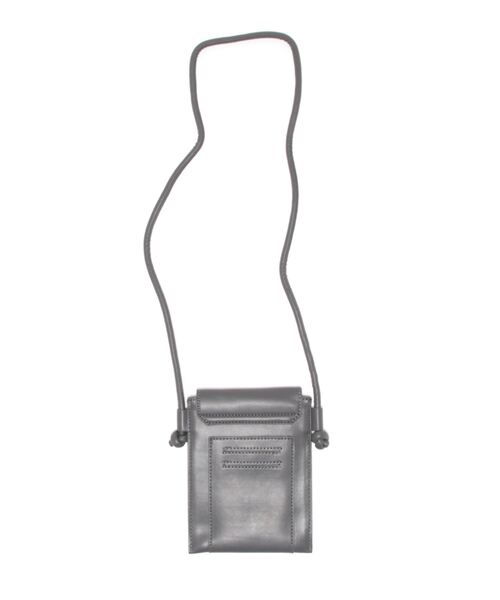 JUNRED（ジュンレッド）の「シンセティックレザーフラップ付きミニバッグ（ショルダーバッグ・メンズ・チャコールグレー/ブラック・FREE）」の3枚目の写真