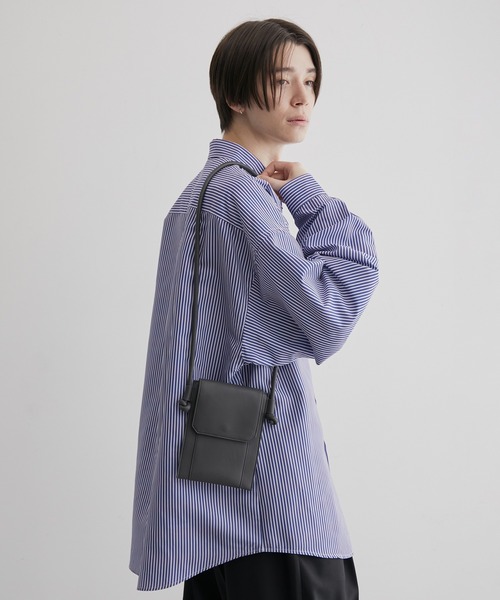 JUNRED（ジュンレッド）の「シンセティックレザーフラップ付きミニバッグ（ショルダーバッグ・メンズ・チャコールグレー/ブラック・FREE）」の10枚目の写真