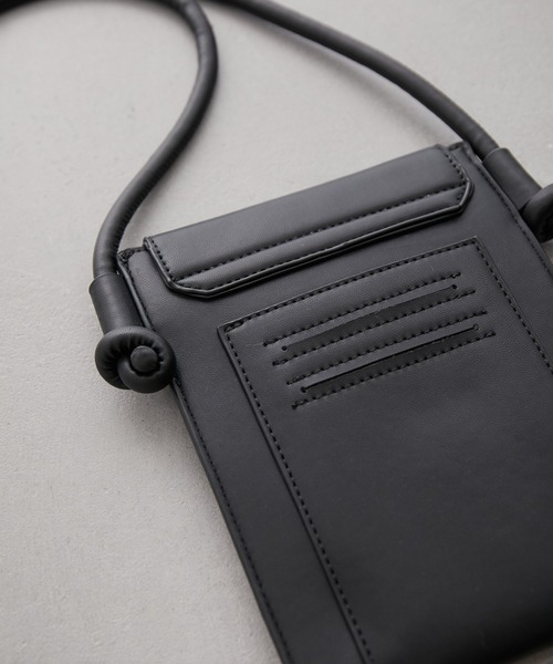 JUNRED（ジュンレッド）の「シンセティックレザーフラップ付きミニバッグ（ショルダーバッグ・メンズ・チャコールグレー/ブラック・FREE）」の15枚目の写真