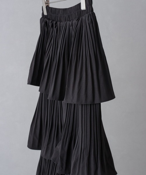 SpRay（スプレイ）の「プリーツティアードフリルロングスカート（スカート・レディース・ブラック/ホワイト/アイボリー・FREE）」の13枚目の写真