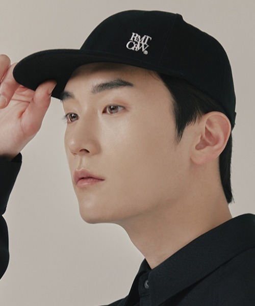 ROMANTIC CROWN（ロマンティッククラウン）の「A'GEM/9 × .kom『ROMANTIC CROWN/ロマンティッククラウン』RECENT LOGO STRAP BALL CAP/リーセントロゴ ストラップベースボールキャップ（キャップ・メンズ・アイボリー/ブラック・FREE）」の4枚目の写真