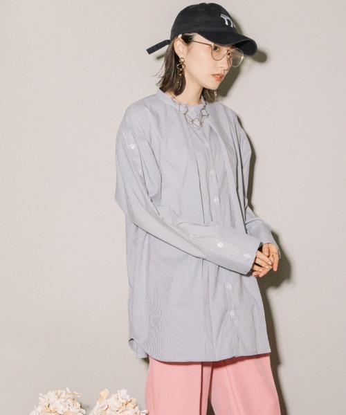 MHBG TOKYO(エムエイチビージートーキョー)の「先染めストライプオープンスリーブBL(シャツ/ブラウス・レディース・ブラック/ライトブルー・MEDIUM)」の2枚目の写真