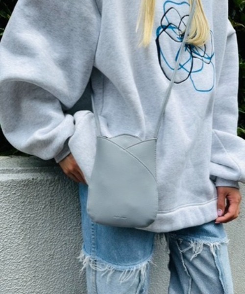 Legato Largo（レガートラルゴ）の「Legato Largo/ レガートラルゴ / チューリップモチーフ スマホショルダー / LG-F3092（ショルダーバッグ・レディース・アイボリー/イエロー/レッド/ピンク/ブラック/ブルー/ピンク系その他/オレンジ系その他/グリーン系その他・ONESIZE）」の5枚目の写真