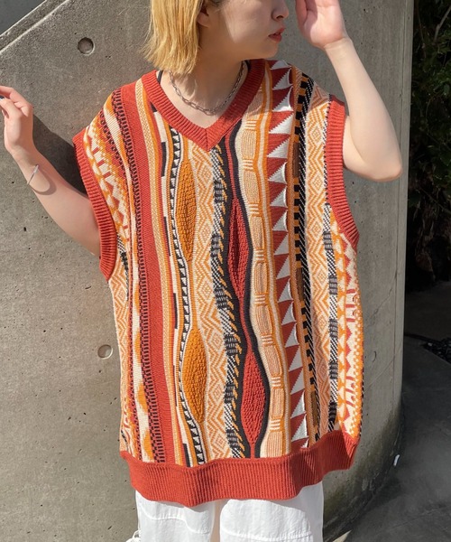 CIAOPANIC(チャオパニック)の「ジャガードVネックニットベスト(ベスト・メンズ・ブルー/ブラック/オレンジ・FREE)」の3枚目の写真