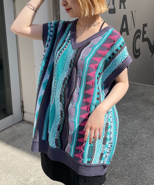 CIAOPANIC(チャオパニック)の「ジャガードVネックニットベスト(ベスト・メンズ・ブルー/ブラック/オレンジ・FREE)」の2枚目の写真