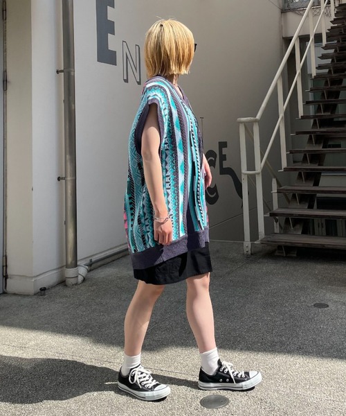 CIAOPANIC(チャオパニック)の「ジャガードVネックニットベスト(ベスト・メンズ・ブルー/ブラック/オレンジ・FREE)」の17枚目の写真