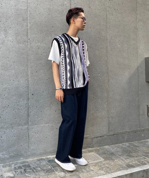 CIAOPANIC(チャオパニック)の「ジャガードVネックニットベスト(ベスト・メンズ・ブルー/ブラック/オレンジ・FREE)」の4枚目の写真