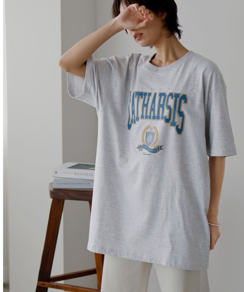 LIAN（リアン）の「エンブレムカレッジロゴTシャツ（Tシャツ/カットソー・レディース・ライトベージュ/スミクロ/ライトオレンジ系/ブルー/グリーン/ネイビー/オフホワイト・FREE）」の7枚目の写真