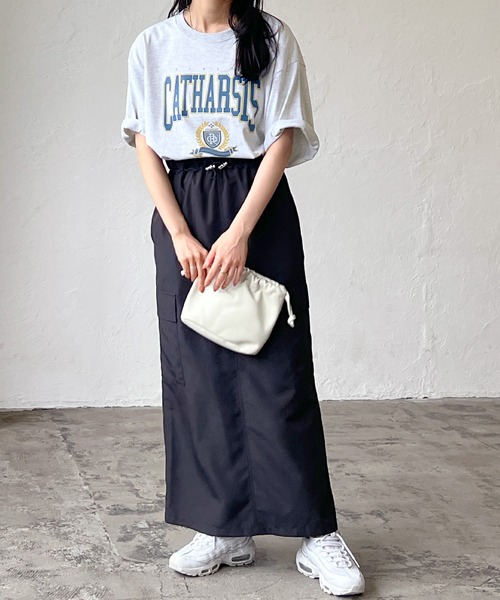 LIAN（リアン）の「エンブレムカレッジロゴTシャツ（Tシャツ/カットソー・レディース・ライトベージュ/スミクロ/ライトオレンジ系/ブルー/グリーン/ネイビー/オフホワイト・FREE）」の13枚目の写真