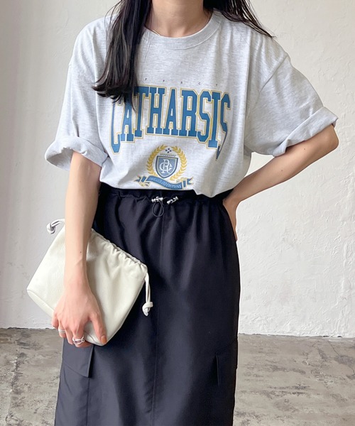 LIAN（リアン）の「エンブレムカレッジロゴTシャツ（Tシャツ/カットソー・レディース・ライトベージュ/スミクロ/ライトオレンジ系/ブルー/グリーン/ネイビー/オフホワイト・FREE）」の20枚目の写真