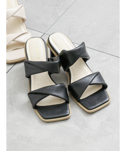 Te chichi（テチチ）の「ひねりパフィーサンダル（サンダル・レディース・ブラック/ブルー/オフホワイト・37/38）」の3枚目の写真