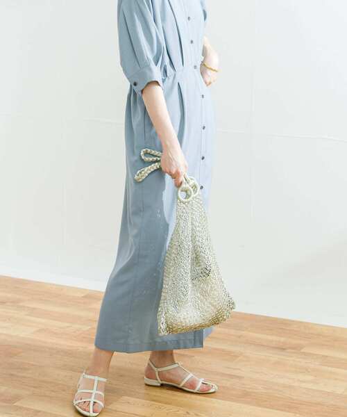 URBAN RESEARCH（アーバンリサーチ）の「ウエスト切替タックワンピース（ワンピース・レディース・ネイビー/ライトブルー・FREE）」の3枚目の写真