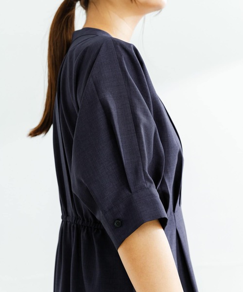 URBAN RESEARCH（アーバンリサーチ）の「ウエスト切替タックワンピース（ワンピース・レディース・ネイビー/ライトブルー・FREE）」の6枚目の写真