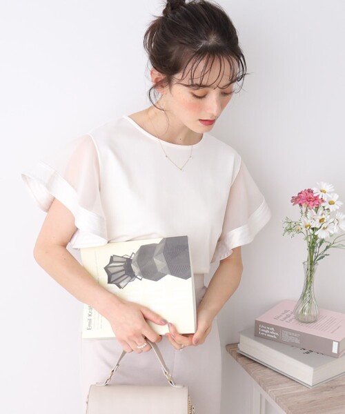 couture brooch(クチュールブローチ)の「◆【マシンウォッシャブル・UVケア・接触冷感】袖シアーフレアデザイントップス(Tシャツ/カットソー・レディース・ブラック/オフホワイト・36/38/40/42)」の6枚目の写真