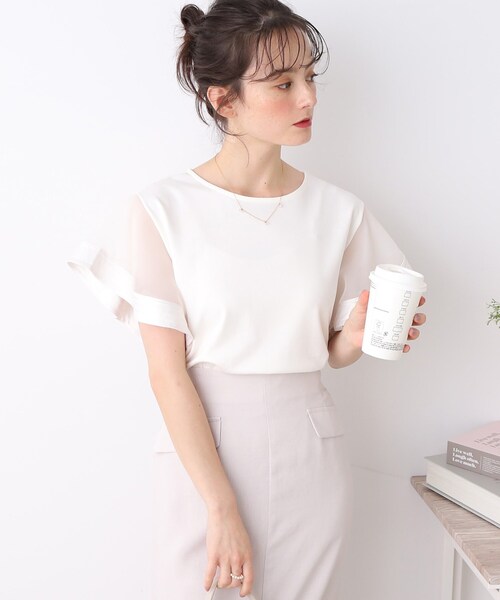 couture brooch(クチュールブローチ)の「◆【マシンウォッシャブル・UVケア・接触冷感】袖シアーフレアデザイントップス(Tシャツ/カットソー・レディース・ブラック/オフホワイト・36/38/40/42)」の7枚目の写真