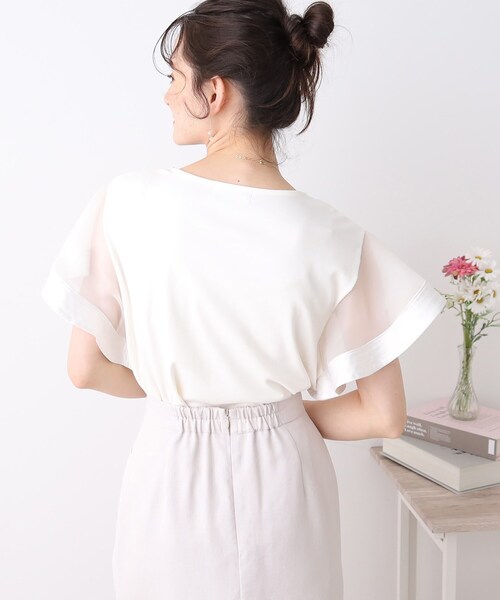 couture brooch(クチュールブローチ)の「◆【マシンウォッシャブル・UVケア・接触冷感】袖シアーフレアデザイントップス(Tシャツ/カットソー・レディース・ブラック/オフホワイト・36/38/40/42)」の9枚目の写真