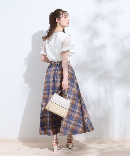 couture brooch(クチュールブローチ)の「◆【マシンウォッシャブル・UVケア・接触冷感】袖シアーフレアデザイントップス(Tシャツ/カットソー・レディース・ブラック/オフホワイト・36/38/40/42)」の12枚目の写真