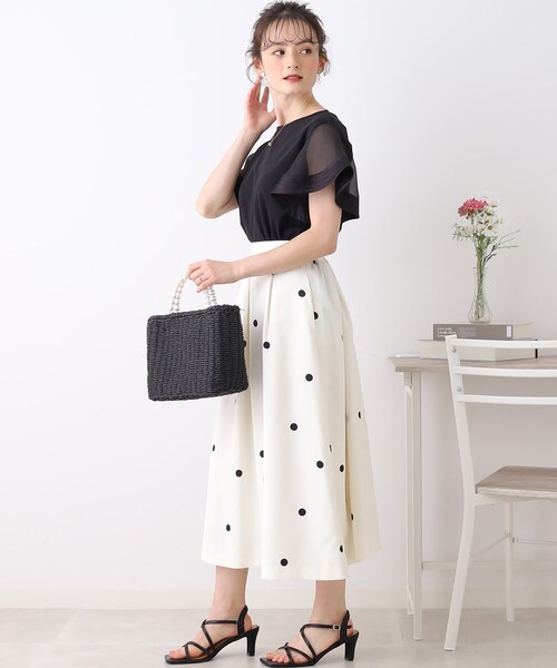 couture brooch(クチュールブローチ)の「◆【マシンウォッシャブル・UVケア・接触冷感】袖シアーフレアデザイントップス(Tシャツ/カットソー・レディース・ブラック/オフホワイト・36/38/40/42)」の18枚目の写真